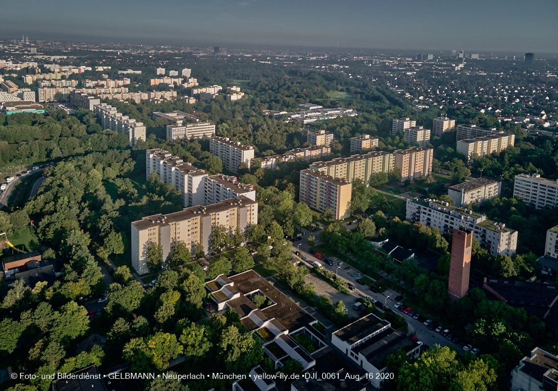 16.08.2020 Marx-Zentrum und Wohnanlage Karl-Marx-Ring 52-62 in Neuperlach