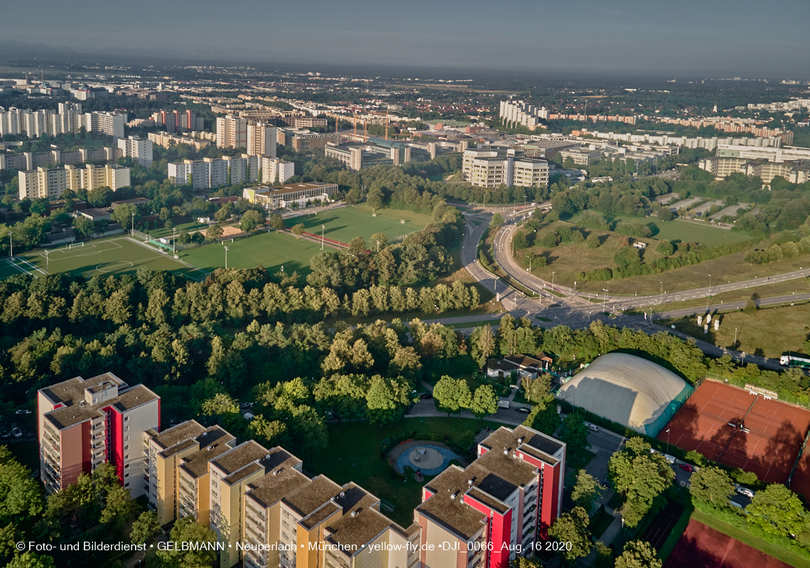 16.08.2020 Marx-Zentrum und Wohnanlage Karl-Marx-Ring 52-62 in Neuperlach
