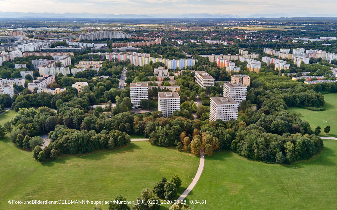 28.08.2020 - Luftaufnahmen vom Ostpark und Umgebung in Neuperlach