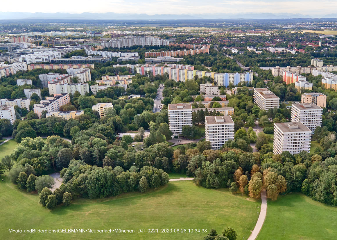 28.08.2020 - Luftaufnahmen vom Ostpark und Umgebung in Neuperlach