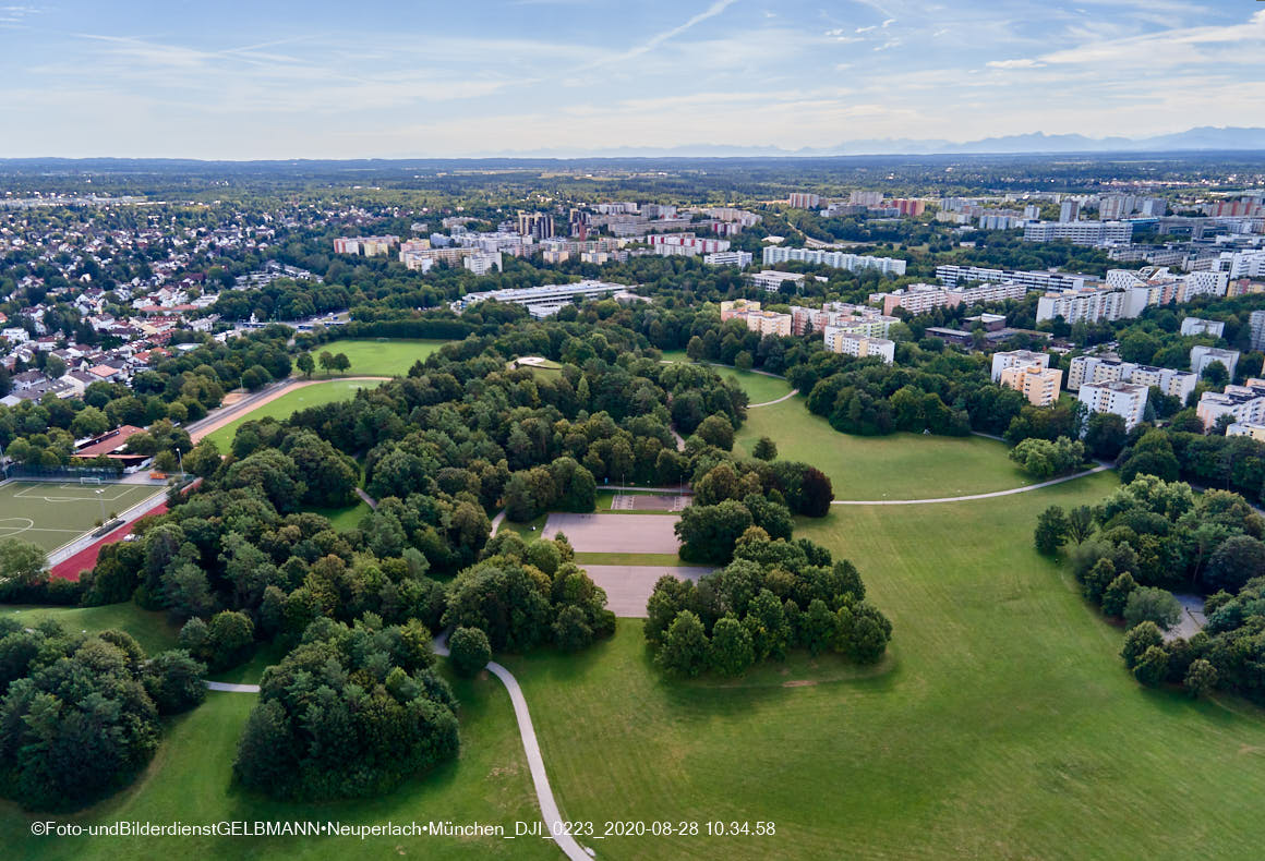 28.08.2020 - Luftaufnahmen vom Ostpark und Umgebung in Neuperlach