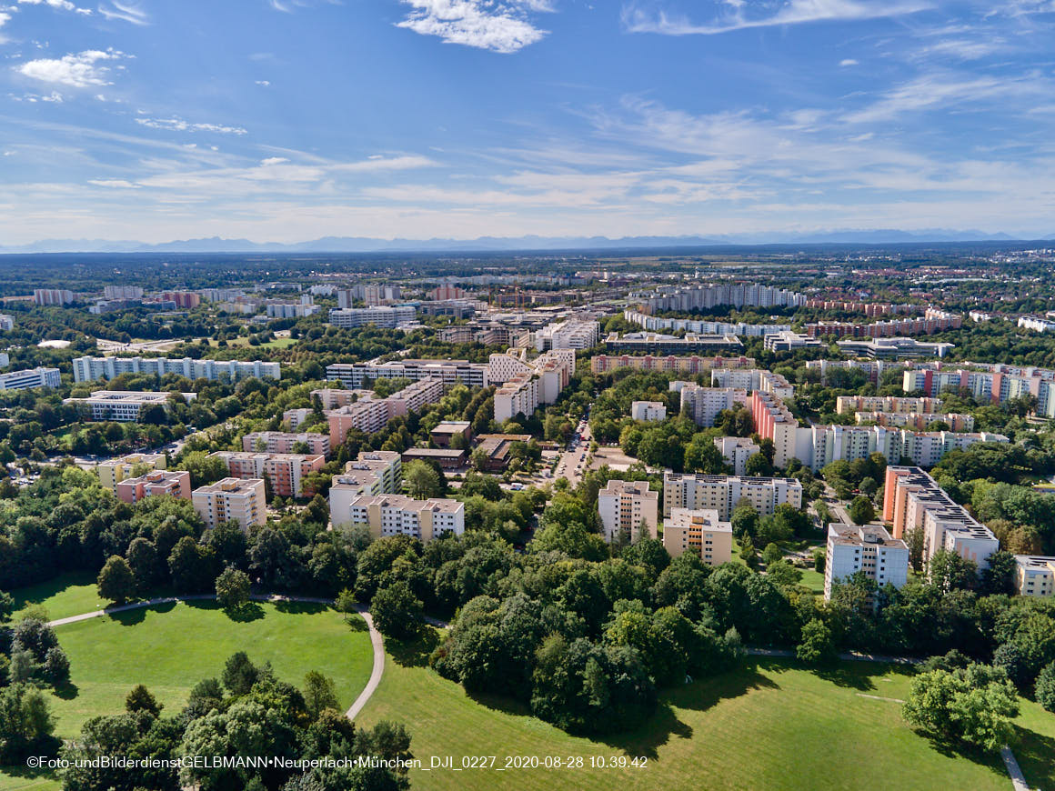 28.08.2020 - Luftaufnahmen vom Ostpark und Umgebung in Neuperlach