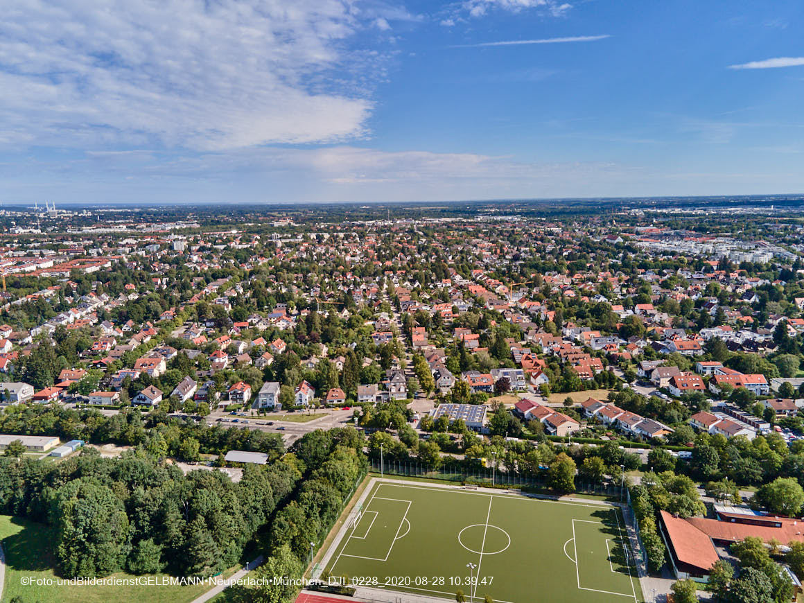 28.08.2020 - Luftaufnahmen vom Ostpark und Umgebung in Neuperlach