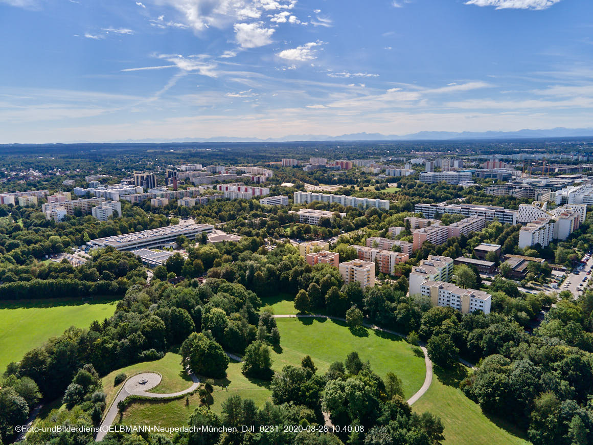 28.08.2020 - Luftaufnahmen vom Ostpark und Umgebung in Neuperlach