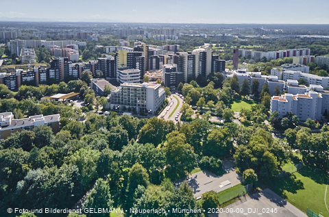 09.09.2020 - Luftbilder vom Karl-Marx-Ring 52-62 und Marx-Zentrum mit Umgebung