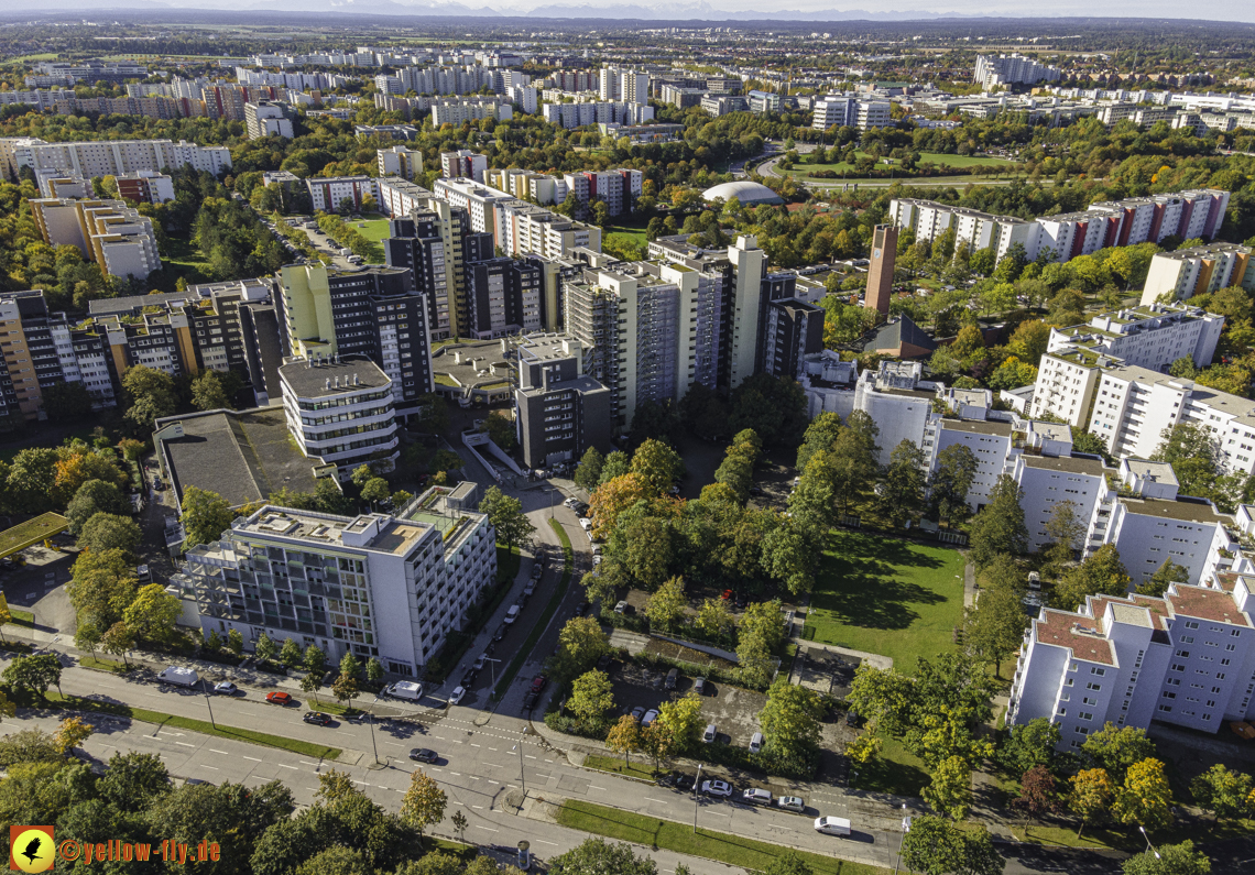 09.10.2020 - Marx-Zentrum und Wohanlage am Karl-Marx-Ring 52-62 in Neuperlach