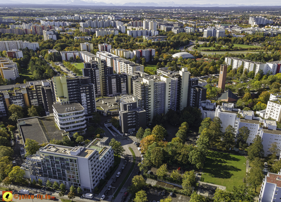 09.10.2020 - Marx-Zentrum und Wohanlage am Karl-Marx-Ring 52-62 in Neuperlach