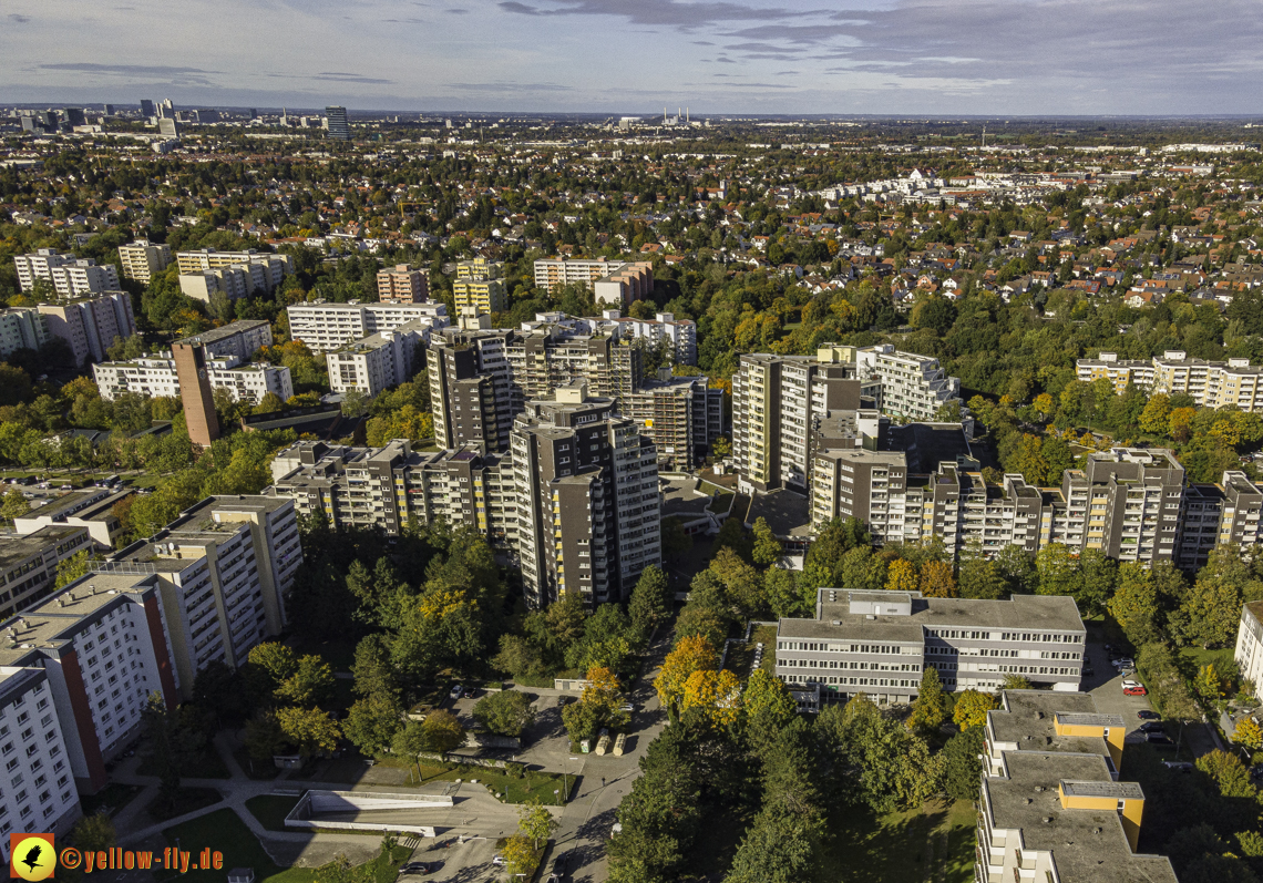 09.10.2020 - Marx-Zentrum und Wohanlage am Karl-Marx-Ring 52-62 in Neuperlach
