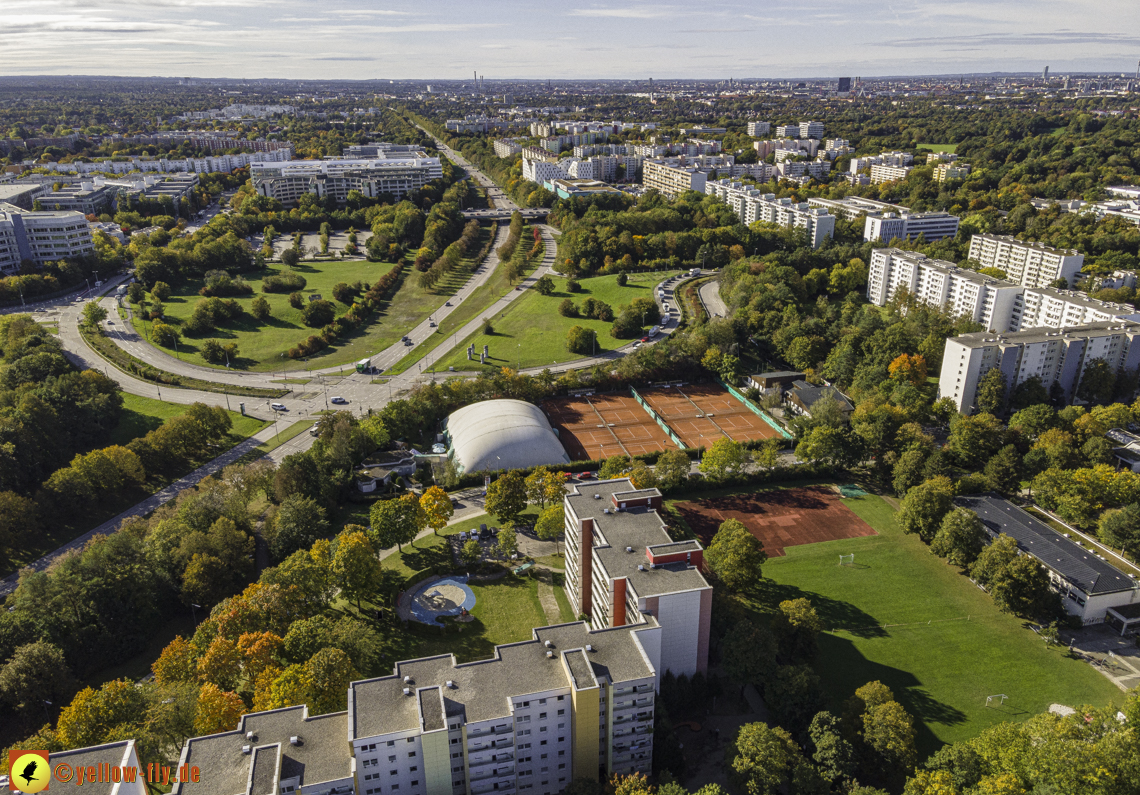 09.10.2020 - Marx-Zentrum und Wohanlage am Karl-Marx-Ring 52-62 in Neuperlach