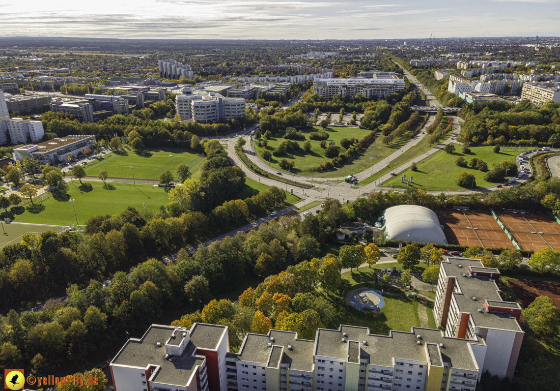 09.10.2020 - Marx-Zentrum und Wohanlage am Karl-Marx-Ring 52-62 in Neuperlach