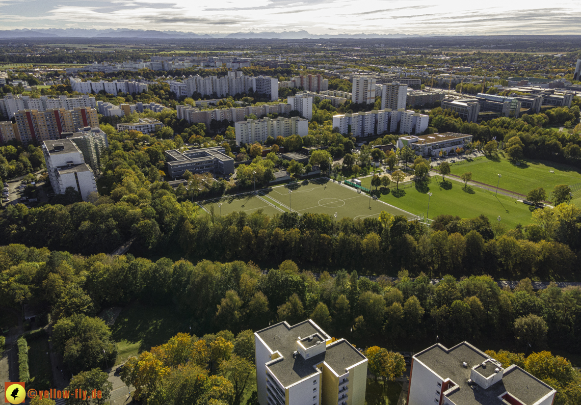 09.10.2020 - Marx-Zentrum und Wohanlage am Karl-Marx-Ring 52-62 in Neuperlach