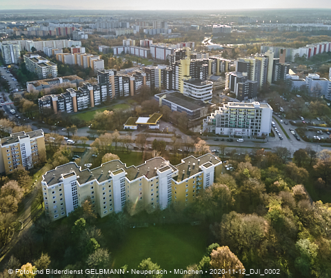 11.12.2020- das Marx-Zentrum und Wohnanlage am Karl-MArx-Ring 52-62 in Neuperlach