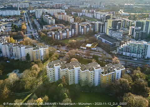 11.12.2020- das Marx-Zentrum und Wohnanlage am Karl-MArx-Ring 52-62 in Neuperlach