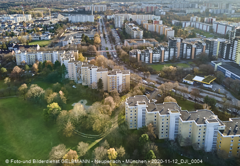 11.12.2020- das Marx-Zentrum und Wohnanlage am Karl-MArx-Ring 52-62 in Neuperlach
