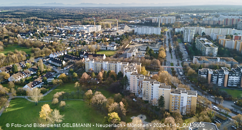 11.12.2020- das Marx-Zentrum und Wohnanlage am Karl-MArx-Ring 52-62 in Neuperlach