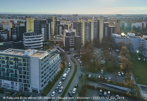 11.12.2020- das Marx-Zentrum und Wohnanlage am Karl-MArx-Ring 52-62 in Neuperlach
