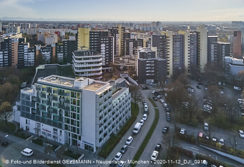 11.12.2020- das Marx-Zentrum und Wohnanlage am Karl-MArx-Ring 52-62 in Neuperlach
