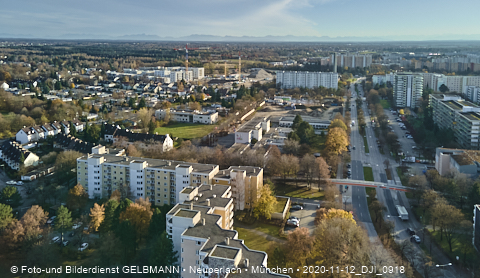 11.12.2020- das Marx-Zentrum und Wohnanlage am Karl-MArx-Ring 52-62 in Neuperlach