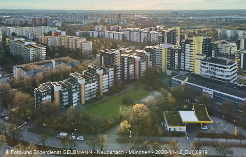 11.12.2020- das Marx-Zentrum und Wohnanlage am Karl-MArx-Ring 52-62 in Neuperlach