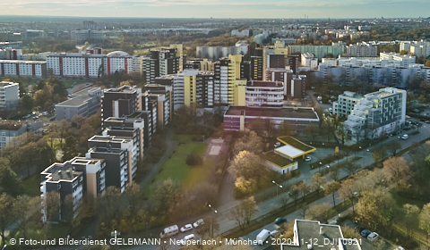 11.12.2020- das Marx-Zentrum und Wohnanlage am Karl-MArx-Ring 52-62 in Neuperlach