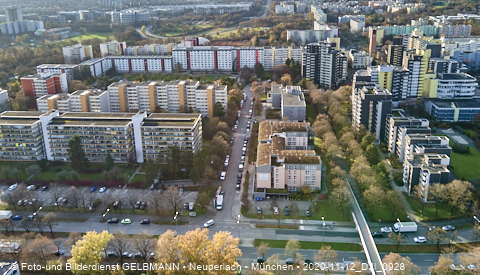 11.12.2020- das Marx-Zentrum und Wohnanlage am Karl-MArx-Ring 52-62 in Neuperlach