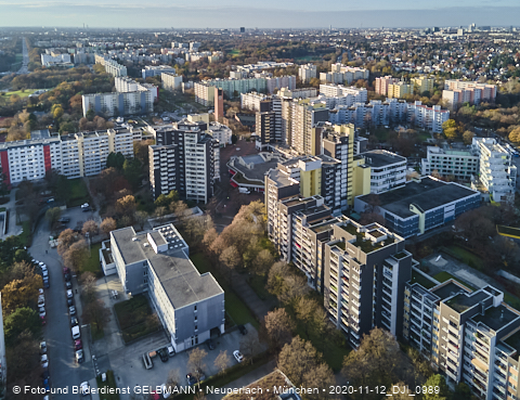 11.12.2020- das Marx-Zentrum und Wohnanlage am Karl-MArx-Ring 52-62 in Neuperlach