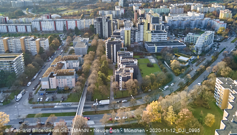 11.12.2020- das Marx-Zentrum und Wohnanlage am Karl-MArx-Ring 52-62 in Neuperlach