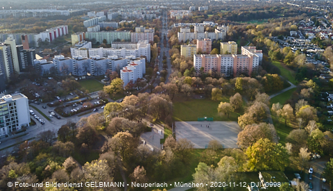 11.12.2020- das Marx-Zentrum und Wohnanlage am Karl-MArx-Ring 52-62 in Neuperlach