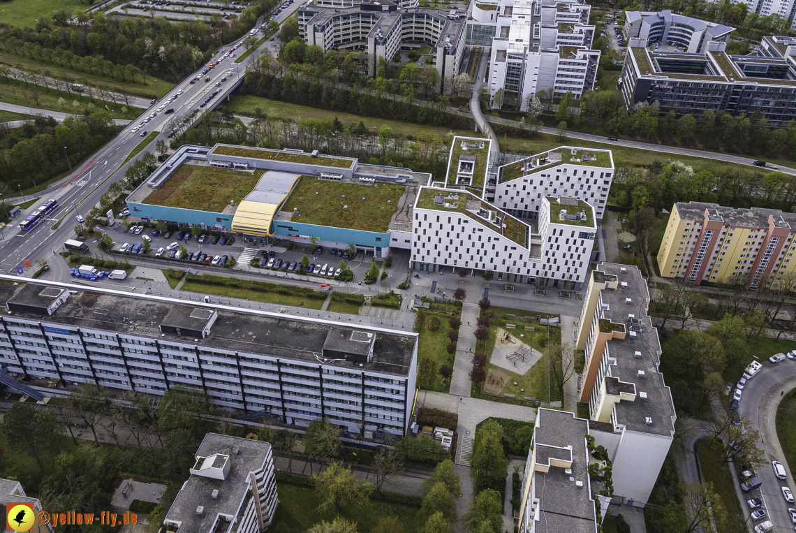 04.05.2021 - Baustelle im Plettzentrum zur Montessori-Schule Neuperlach
