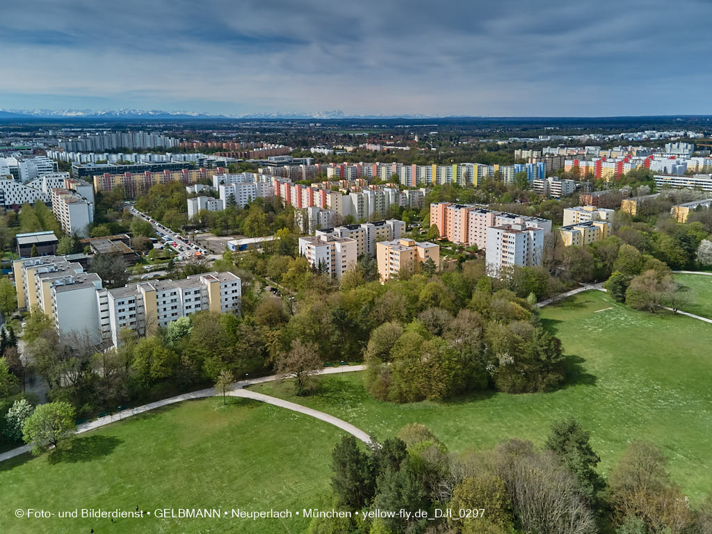 04.05.2021 - Quiddestrasse - Ecke Albert-Schweitzer-Strasse-in-Neuperlach 04.05.2021 - Quiddestrasse - Ecke Albert-Schweitzer-Strasse-in-Neuperlach