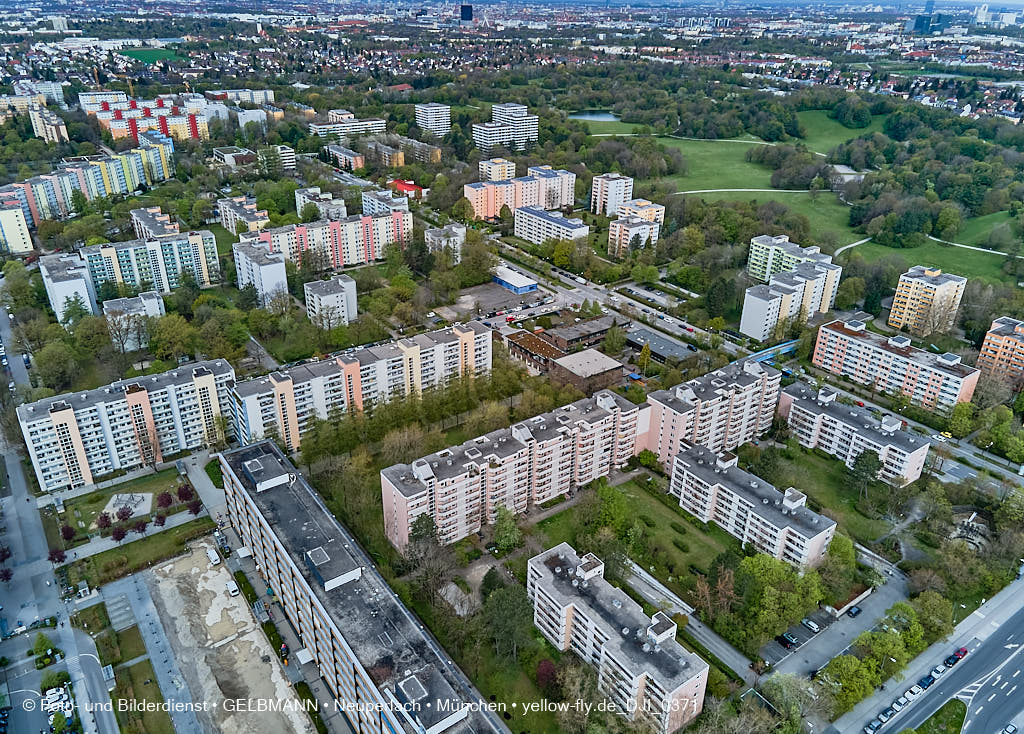 04.05.2021 - Quiddestrasse - Ecke Albert-Schweitzer-Strasse-in-Neuperlach 04.05.2021 - Quiddestrasse - Ecke Albert-Schweitzer-Strasse-in-Neuperlach