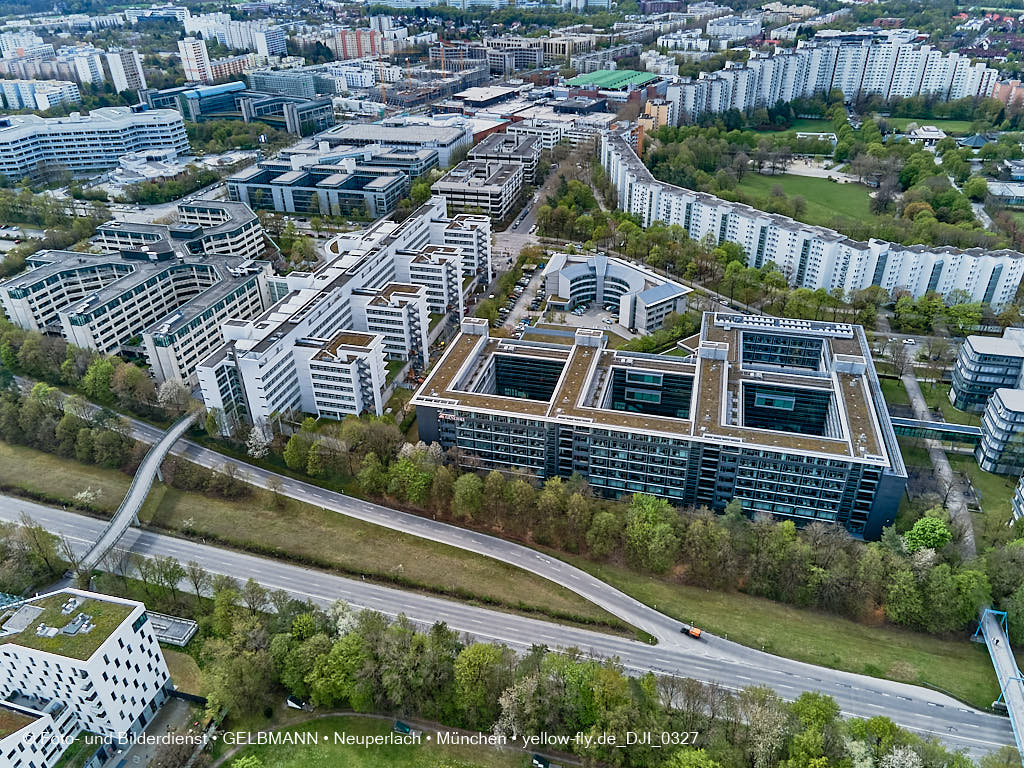 04.05.2021 - Wohnring und Versicherungsgebäude in Neuperlach 04.05.2021 - Wohnring und Versicherungsgebäude in Neuperlach