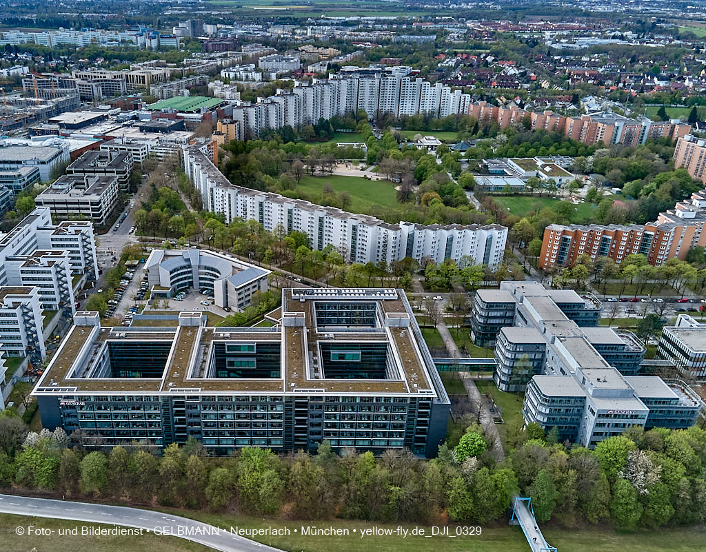04.05.2021 - Wohnring und Versicherungsgebäude in Neuperlach 04.05.2021 - Wohnring und Versicherungsgebäude in Neuperlach