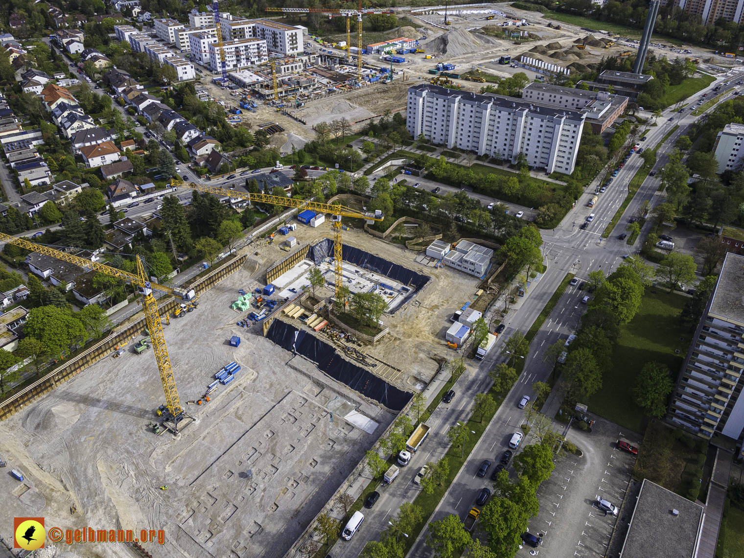 08.05.2021 - Luftbilder Marx-Zentrum und Wohnanalge Karl-Marx-Ring 52-62 in Neuperlach