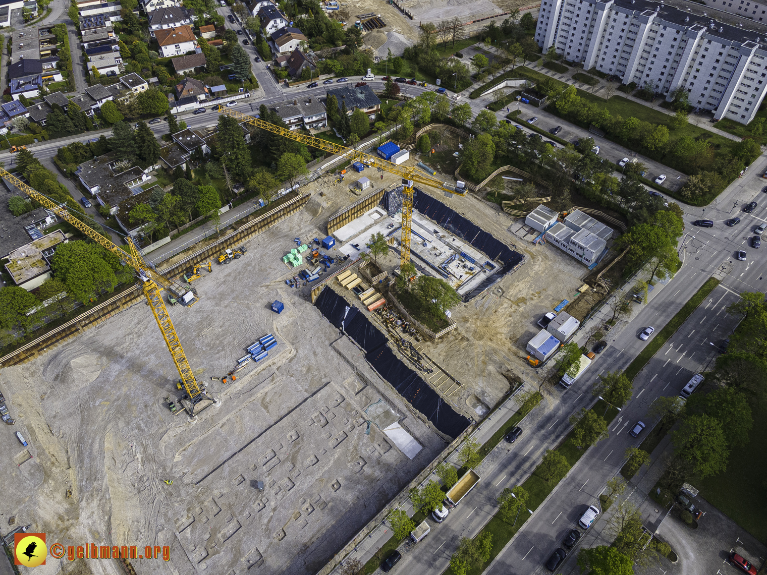 08.05.2021 - Luftbilder Marx-Zentrum und Wohnanalge Karl-Marx-Ring 52-62 in Neuperlach