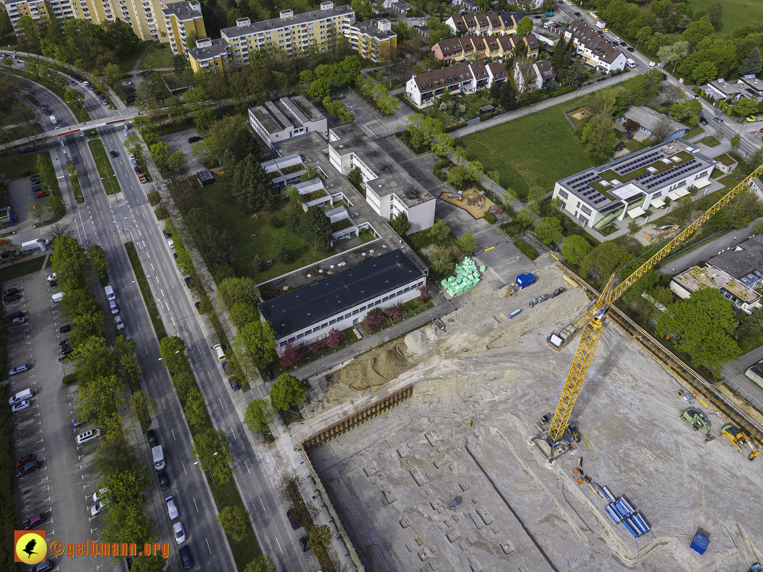 08.05.2021 - Luftbilder Marx-Zentrum und Wohnanalge Karl-Marx-Ring 52-62 in Neuperlach