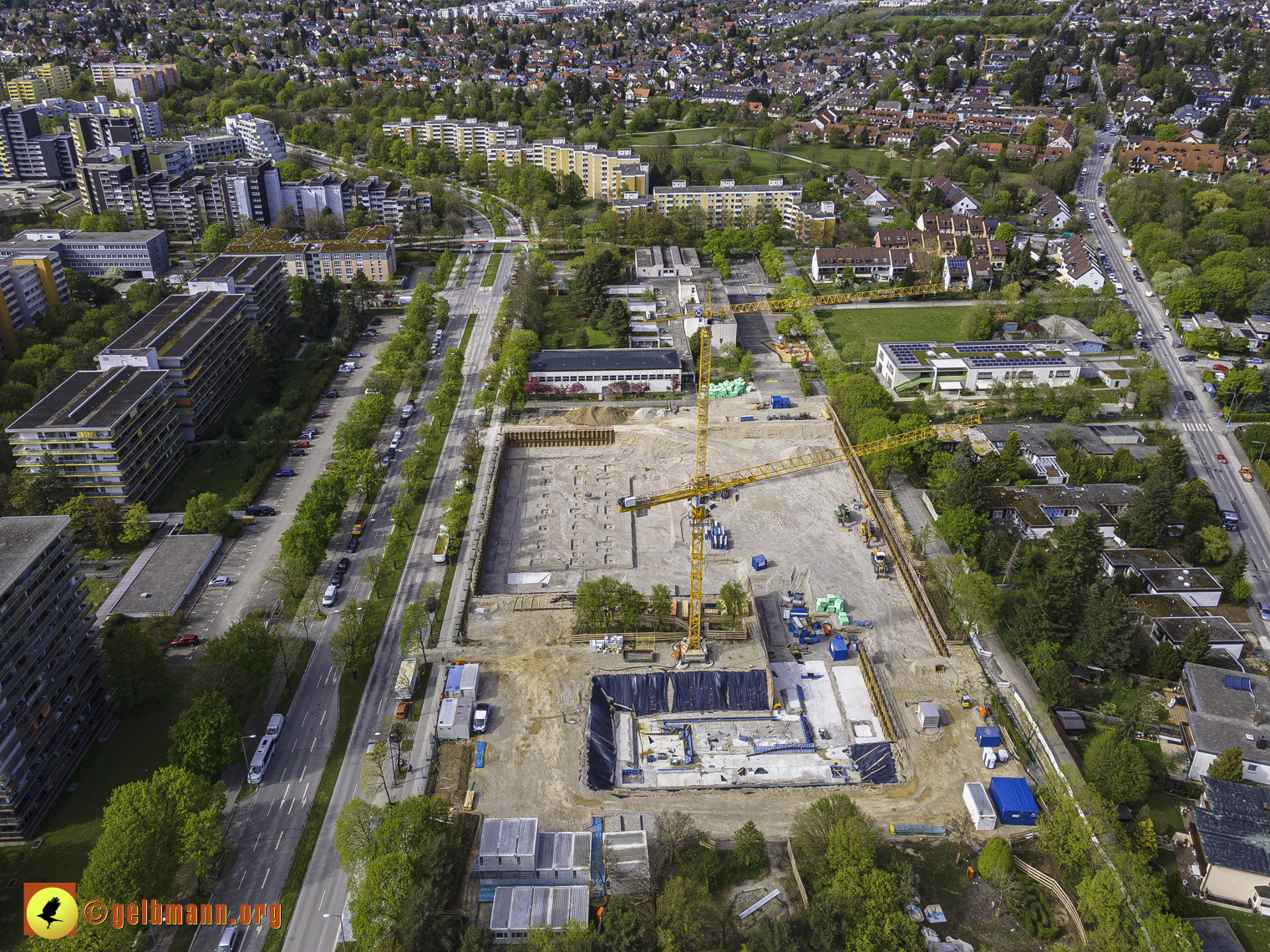08.05.2021 - Luftbilder Marx-Zentrum und Wohnanalge Karl-Marx-Ring 52-62 in Neuperlach