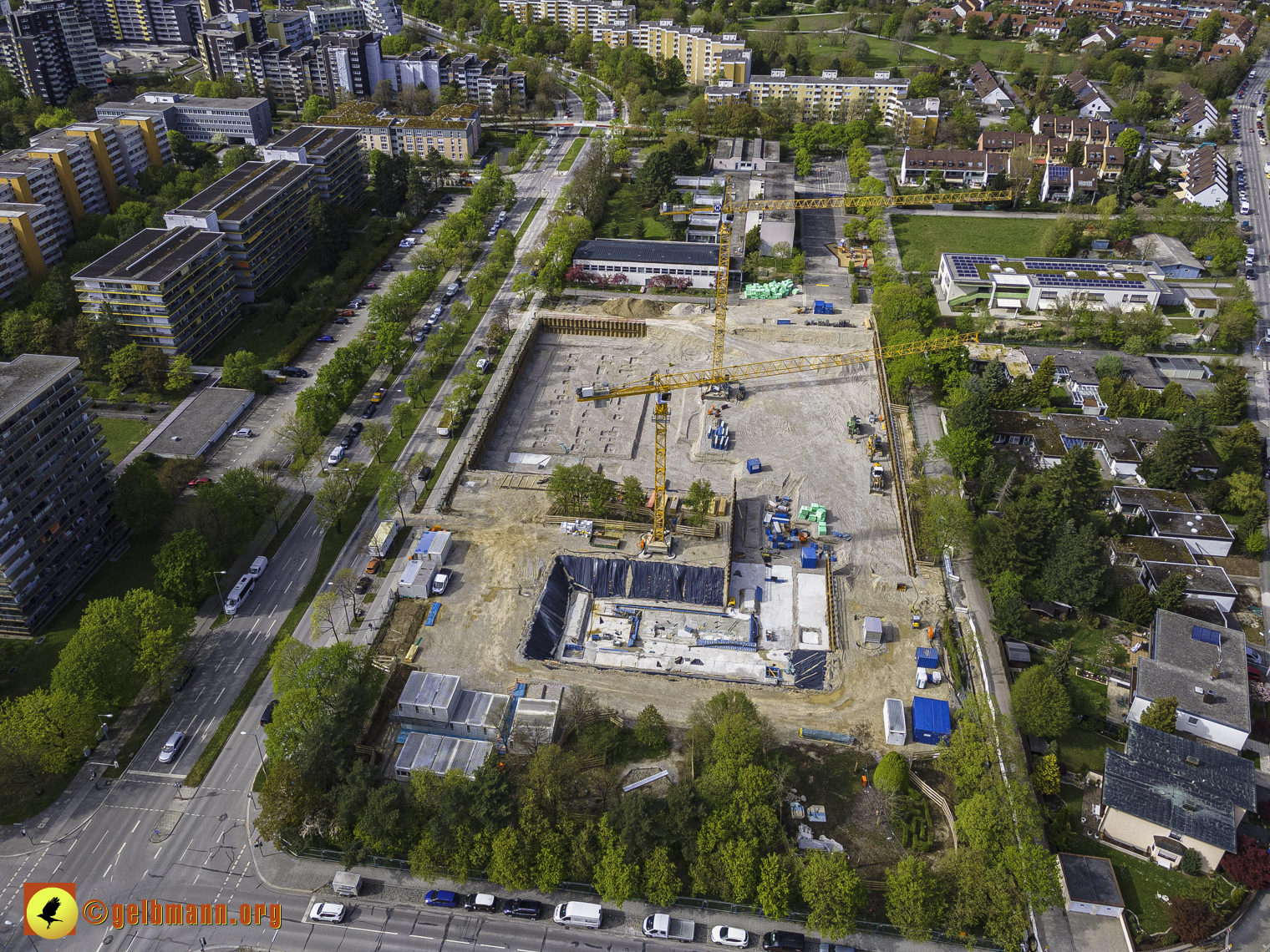 08.05.2021 - Luftbilder Marx-Zentrum und Wohnanalge Karl-Marx-Ring 52-62 in Neuperlach