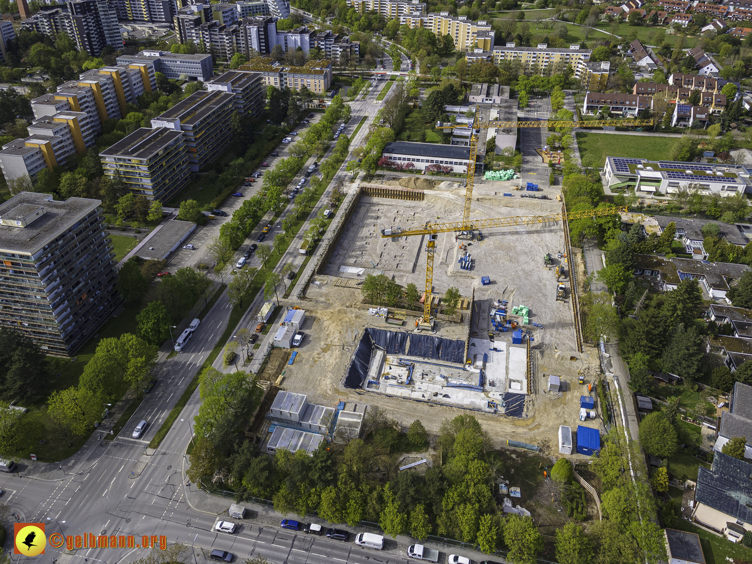 08.05.2021 - Luftbilder Marx-Zentrum und Wohnanalge Karl-Marx-Ring 52-62 in Neuperlach