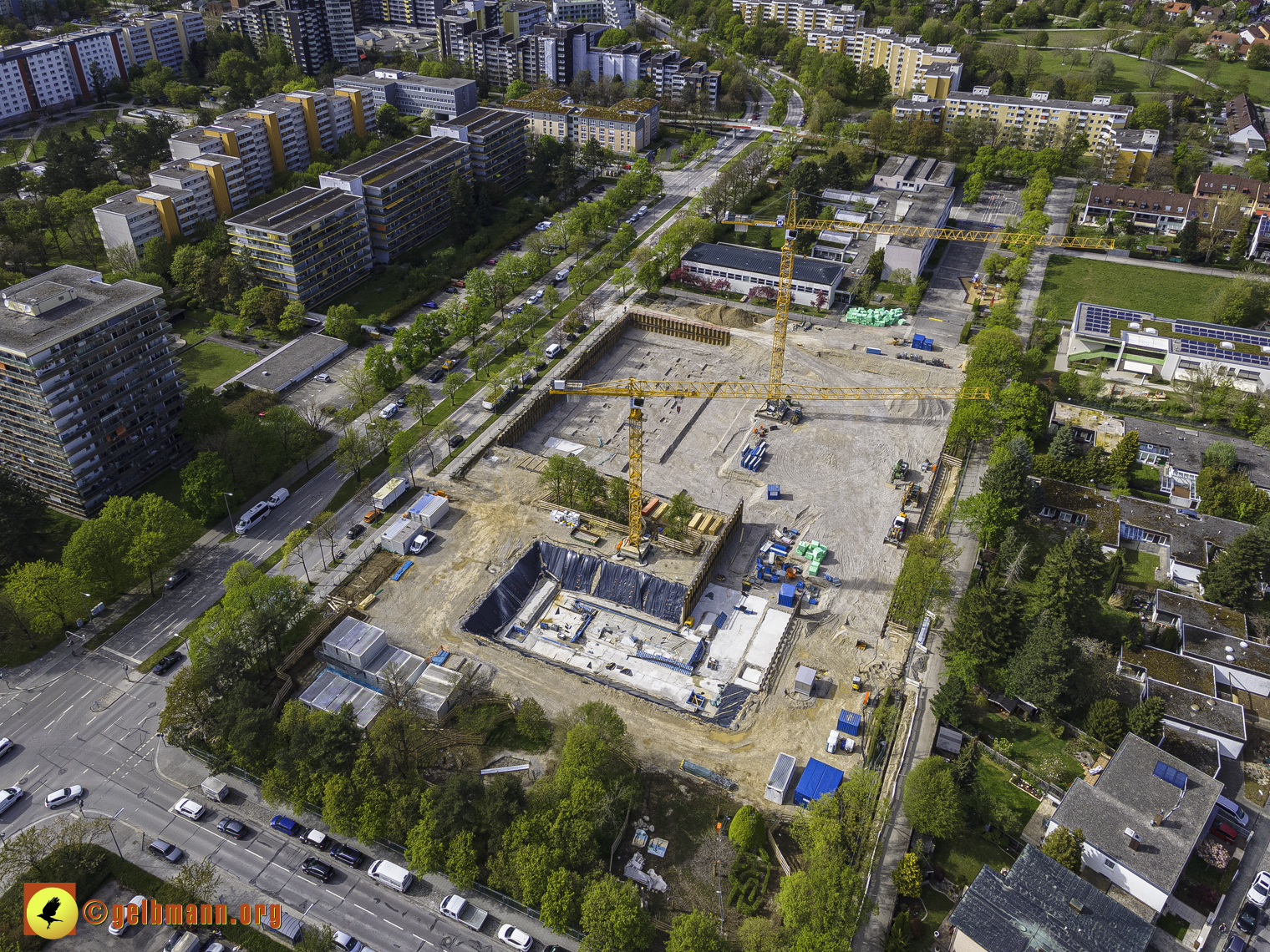 08.05.2021 - Luftbilder Marx-Zentrum und Wohnanalge Karl-Marx-Ring 52-62 in Neuperlach