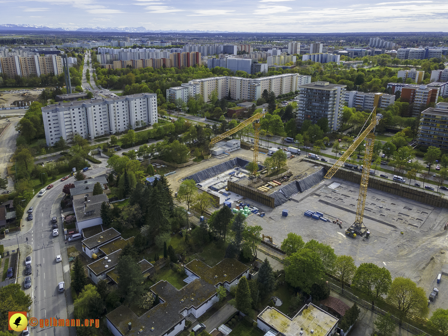 08.05.2021 - Luftbilder Marx-Zentrum und Wohnanalge Karl-Marx-Ring 52-62 in Neuperlach