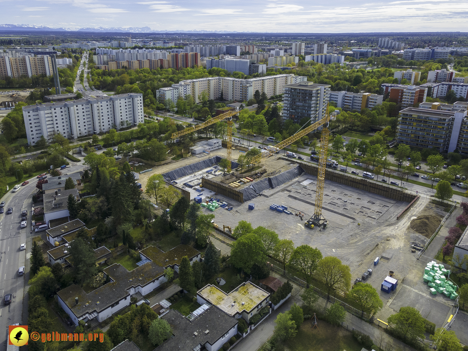 08.05.2021 - Luftbilder Marx-Zentrum und Wohnanalge Karl-Marx-Ring 52-62 in Neuperlach