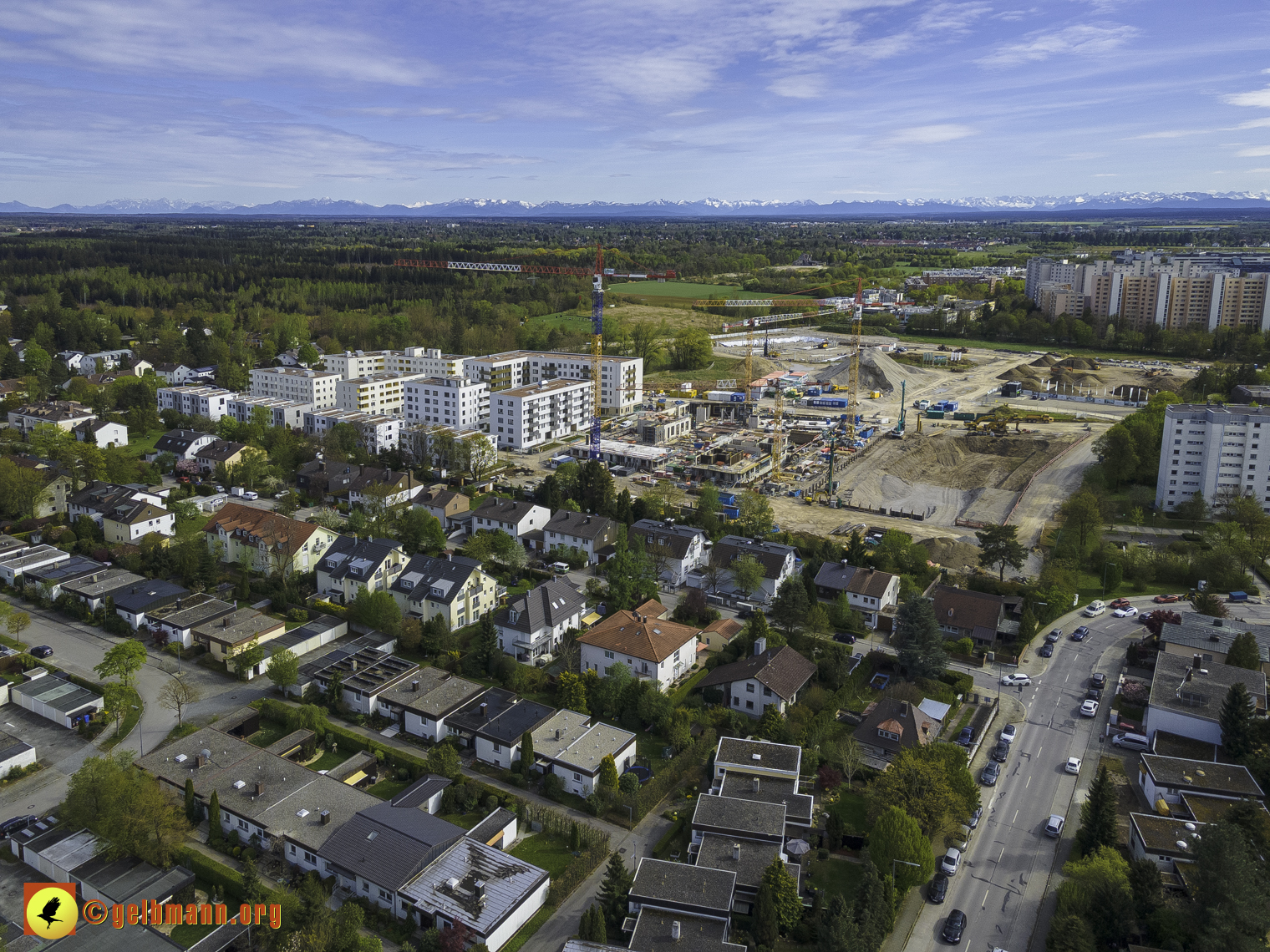 08.05.2021 - Luftbilder Marx-Zentrum und Wohnanalge Karl-Marx-Ring 52-62 in Neuperlach