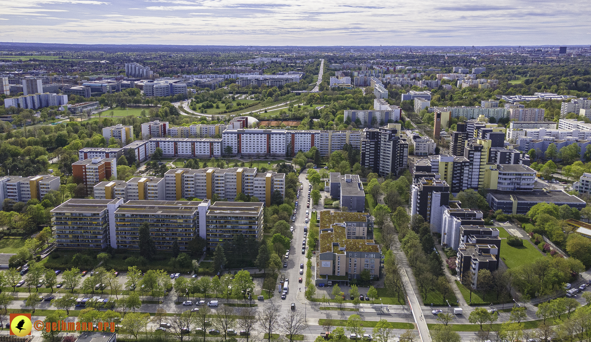08.05.2021 - Luftbilder Marx-Zentrum und Wohnanalge Karl-Marx-Ring 52-62 in Neuperlach