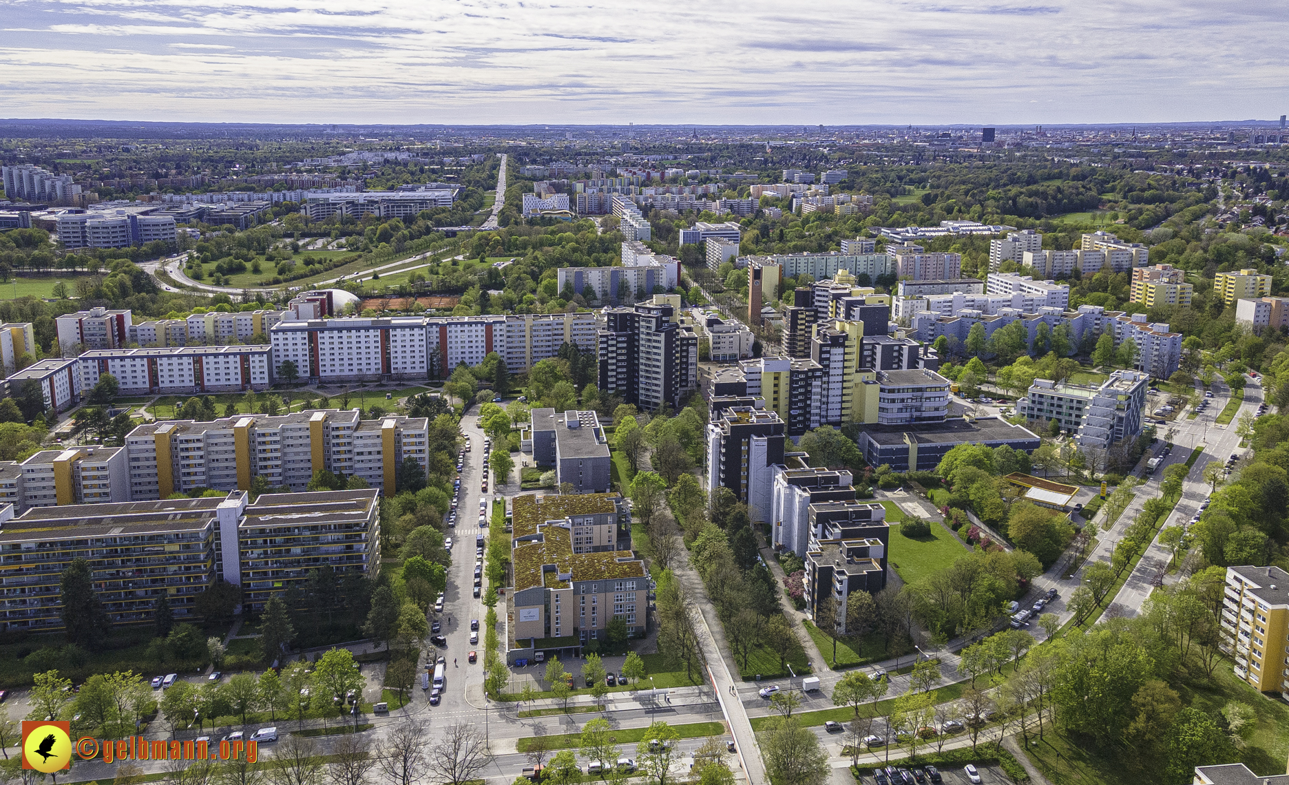 08.05.2021 - Luftbilder Marx-Zentrum und Wohnanalge Karl-Marx-Ring 52-62 in Neuperlach