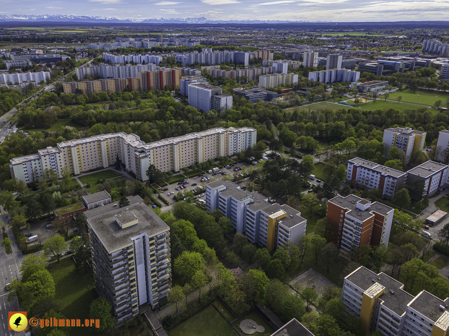 08.05.2021 - Luftbilder Marx-Zentrum und Wohnanalge Karl-Marx-Ring 52-62 in Neuperlach