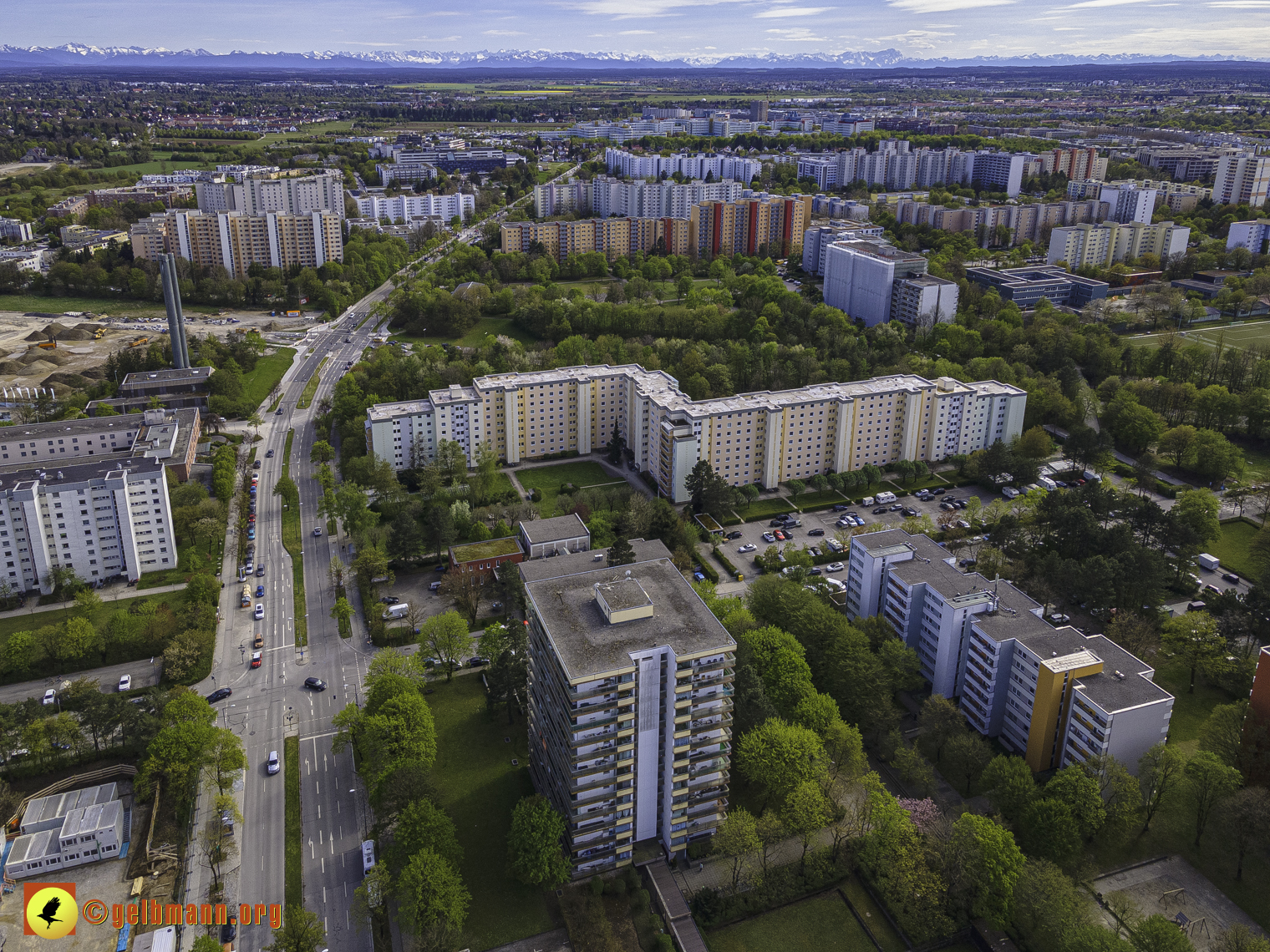 08.05.2021 - Luftbilder Marx-Zentrum und Wohnanalge Karl-Marx-Ring 52-62 in Neuperlach