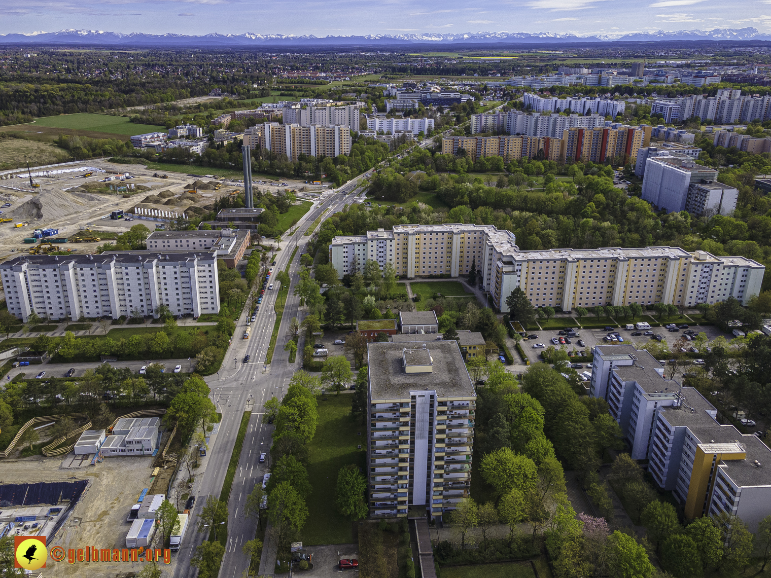08.05.2021 - Luftbilder Marx-Zentrum und Wohnanalge Karl-Marx-Ring 52-62 in Neuperlach