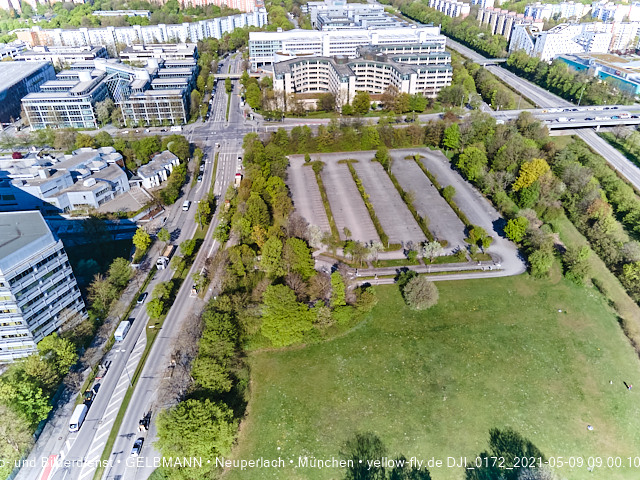 09.05.2021 - Rentenversicherung neben SVN-Sportanlage und Neubau von PerlachPlaza 