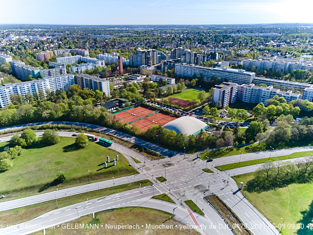 09.05.2021 - Rentenversicherung neben SVN-Sportanlage und Neubau von PerlachPlaza 